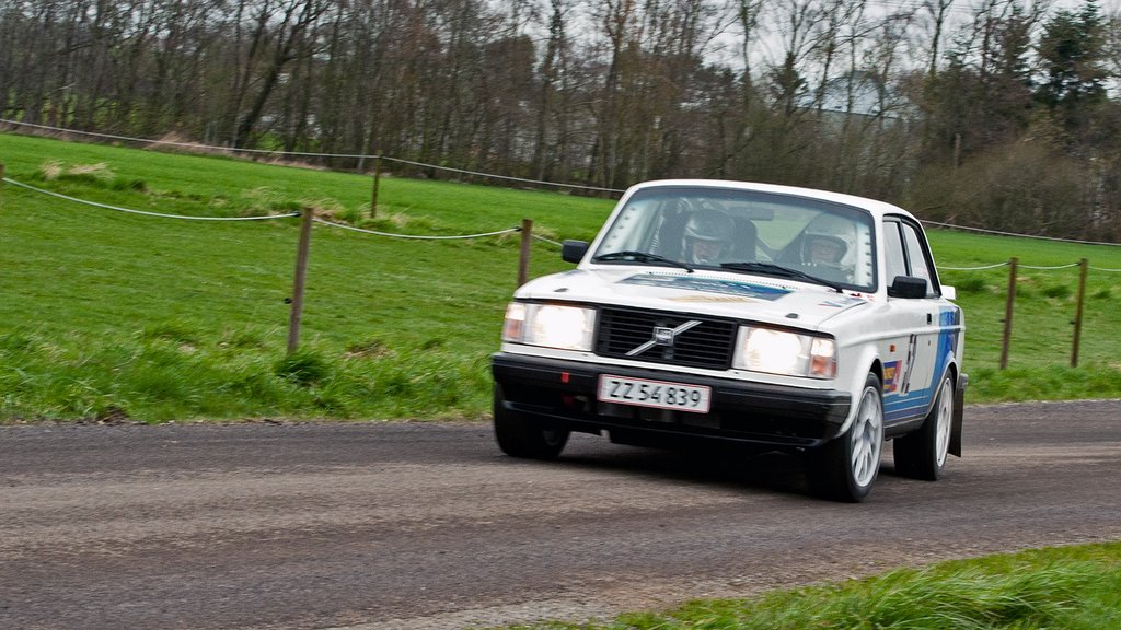 Kurt Mejer og Vagn Åge Hansen tester bilen i rallytesten i Kongensbro 2017